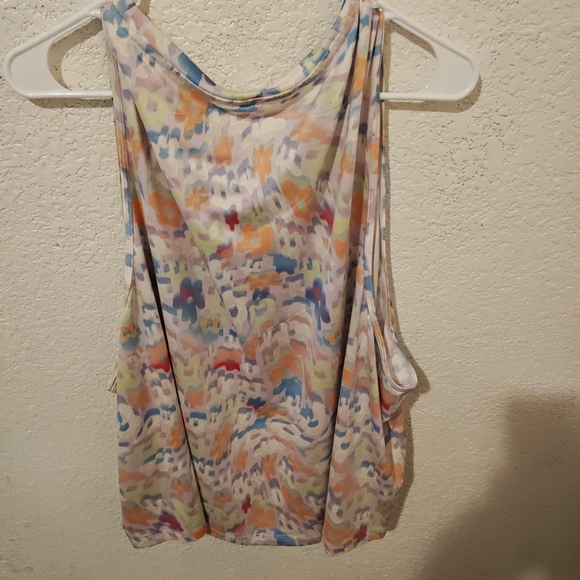 Fabletics Colorful Abstract Tank Top - Picture 4 of 7